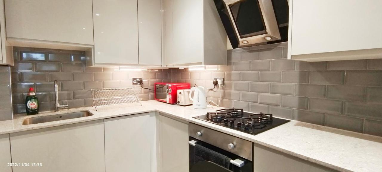 First Floor Flat 1 Northwood Apartment ลอนดอน ภายนอก รูปภาพ