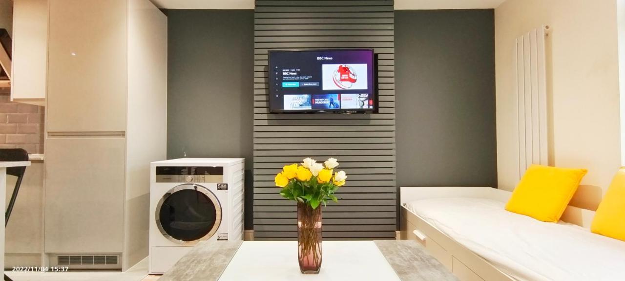 First Floor Flat 1 Northwood Apartment ลอนดอน ภายนอก รูปภาพ