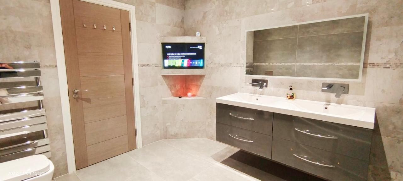 First Floor Flat 1 Northwood Apartment ลอนดอน ภายนอก รูปภาพ
