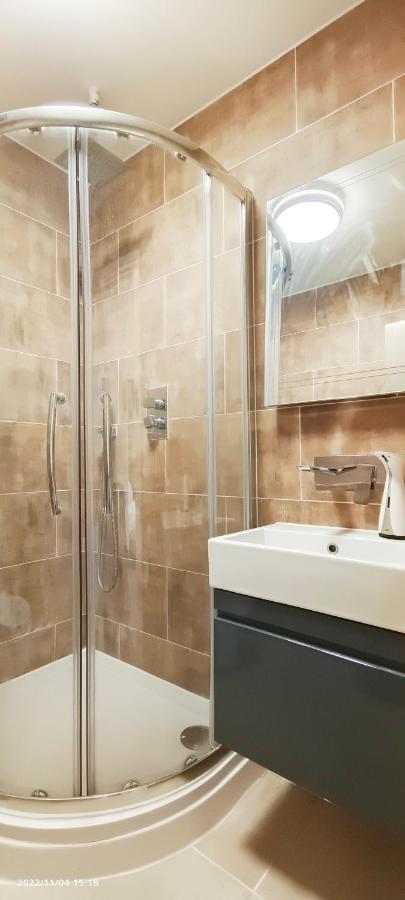 First Floor Flat 1 Northwood Apartment ลอนดอน ภายนอก รูปภาพ